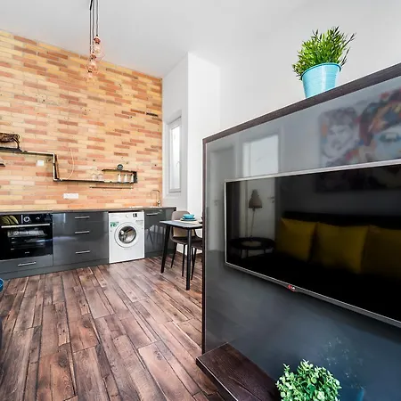 New Dob 53-4 Center Apartment *